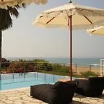 Marina Bay Apart Otel Ratzaklíon
